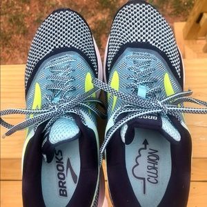 Brooks Revel running shoes size 8.5